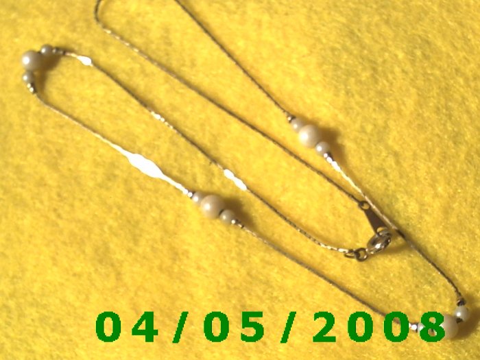 Gold Necklace w/beads (Avon) E5001