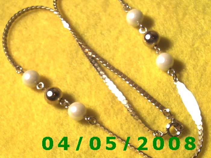 Gold Necklace w/Pearls E5015