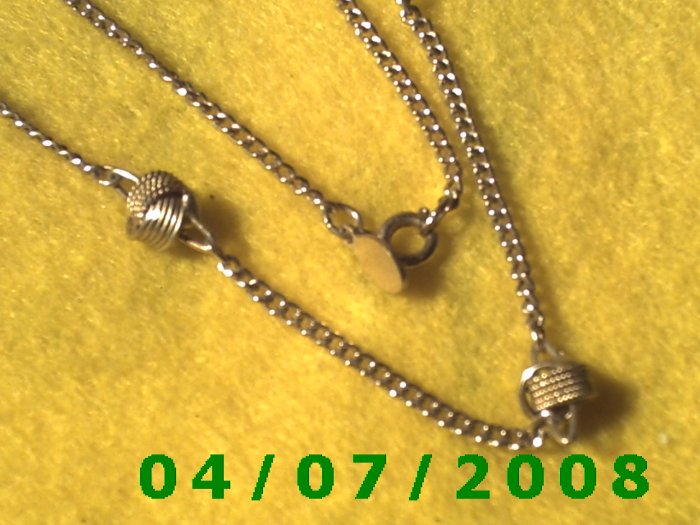 Gold Necklace w/Knots E6010