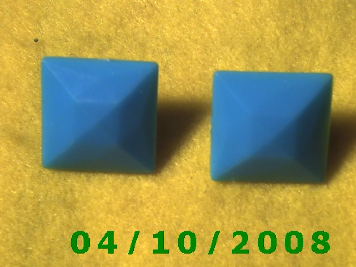 Square Green Pierced Earrings Q007