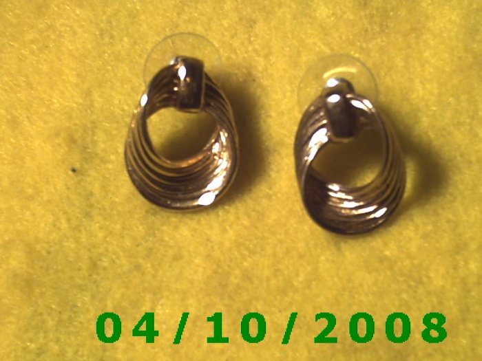Gold Pierced Earrings Q011