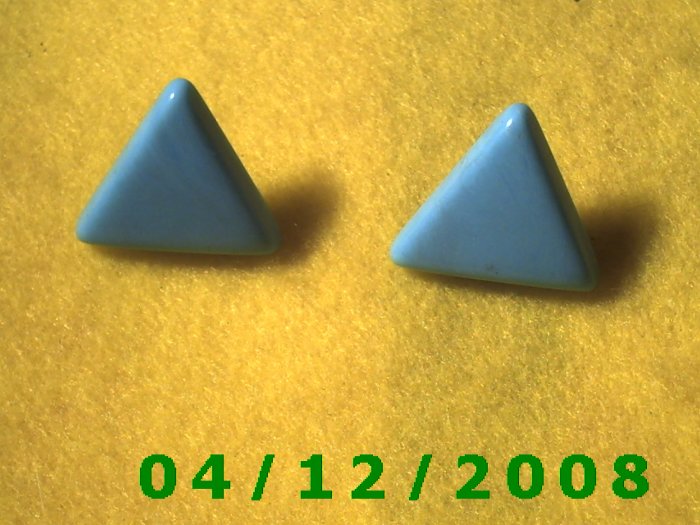 Green Triangles Pierced Earrings Q1001