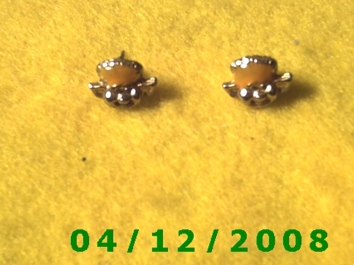 Gold Character Pierced Earrings Q1003