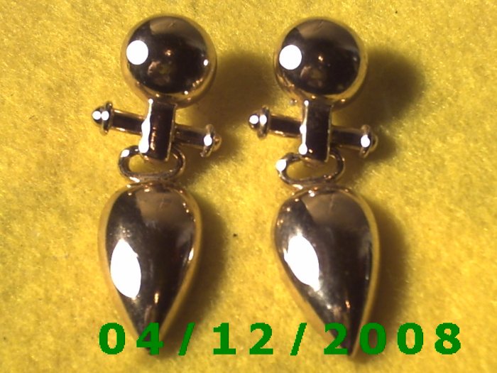 Gold Pierced Earrings Q1018