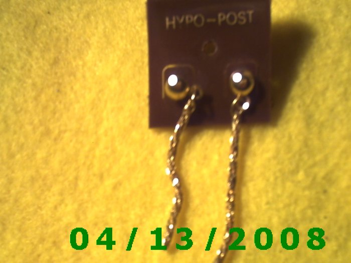 Gold Pierced Earrings Q2030