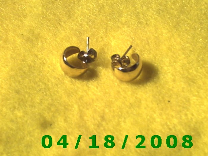 Gold Hoop Pierced Earrings Q3001