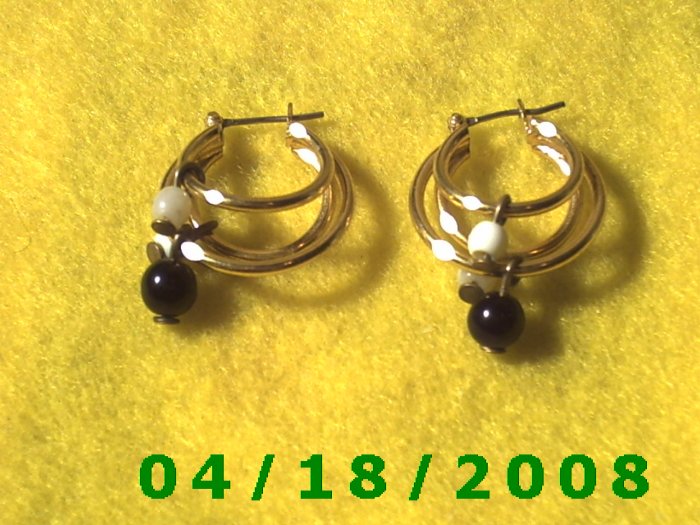 Gold Hoop Pierced Earrings w/Beads Q3A008