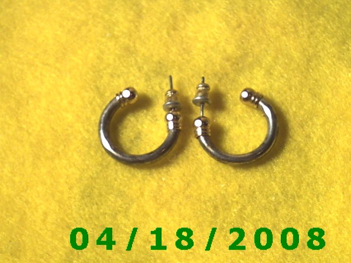 Silver Hoop Pierced Earrings Q3A009
