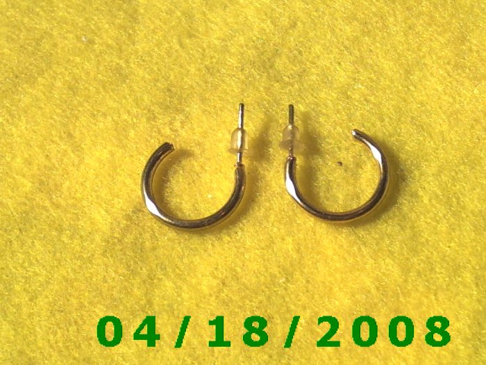 Gold Hoop Pierced Earrings Q3A010