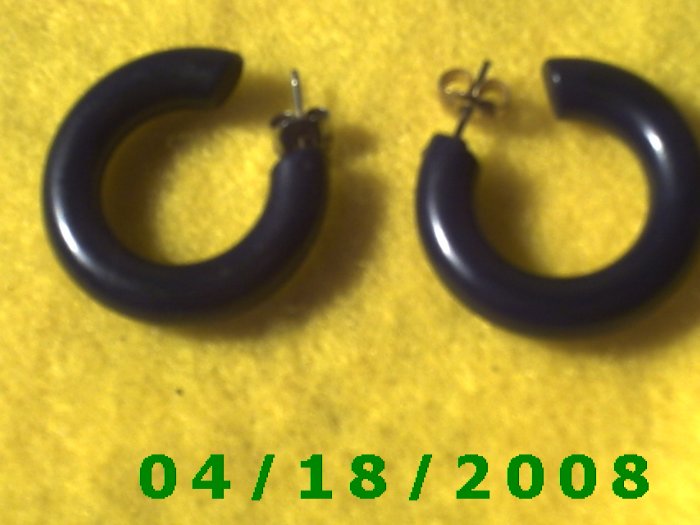 Black Hoop Pierced Earrings Q3017
