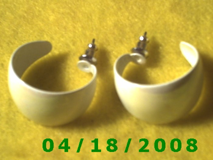 White Hoop Pierced Earrings Q3024