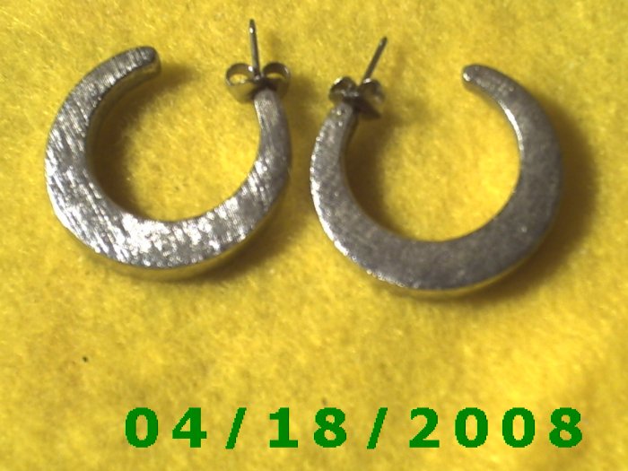 Silver Hoop Pierced Earrings Q3027
