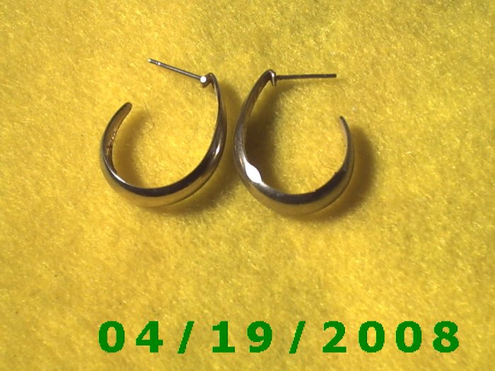 Silver Hoop Pierced Earrings Q3043