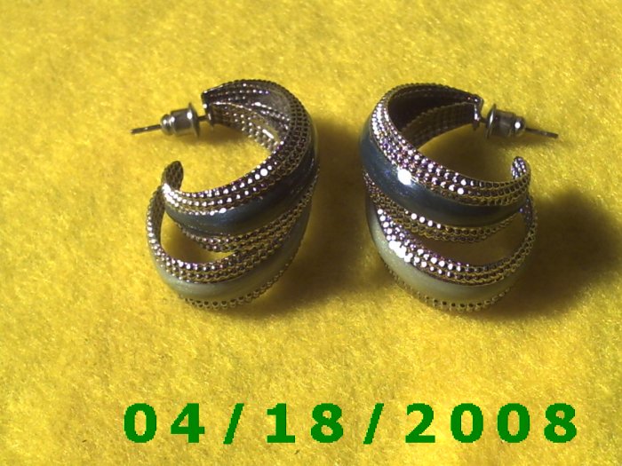 Silver Hoop Pierced Earrings Q3032