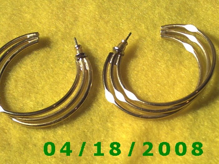 Silver Hoop Pierced Earrings Q3034