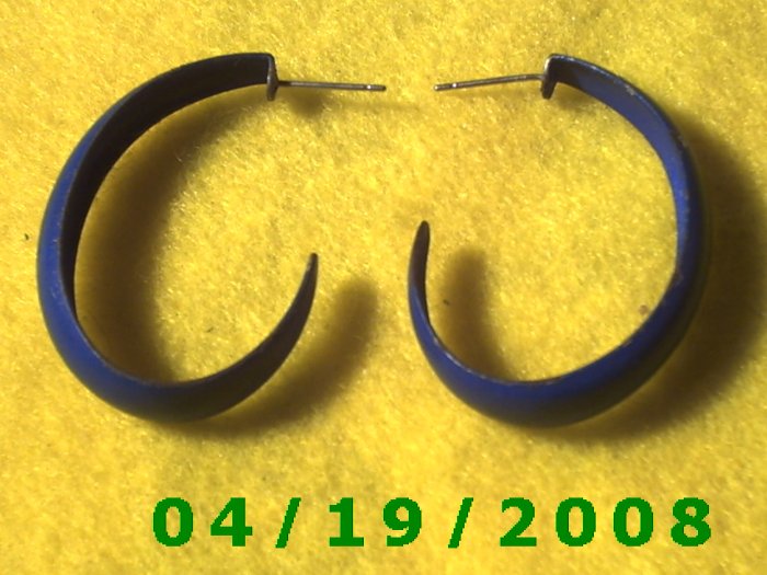 Blue Hoop Pierced Earrings Q3051