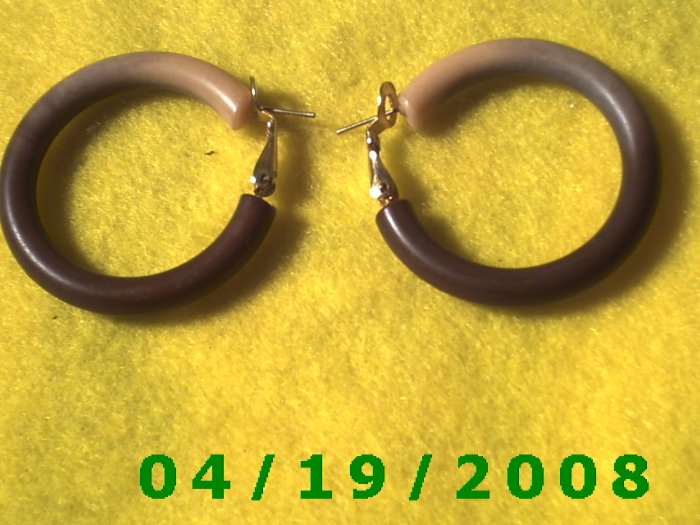 Two-Tone Hoop Pierced Earrings Q3053
