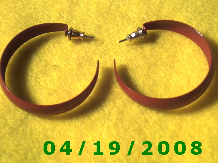 Red Hoop Pierced Earrings Q3055