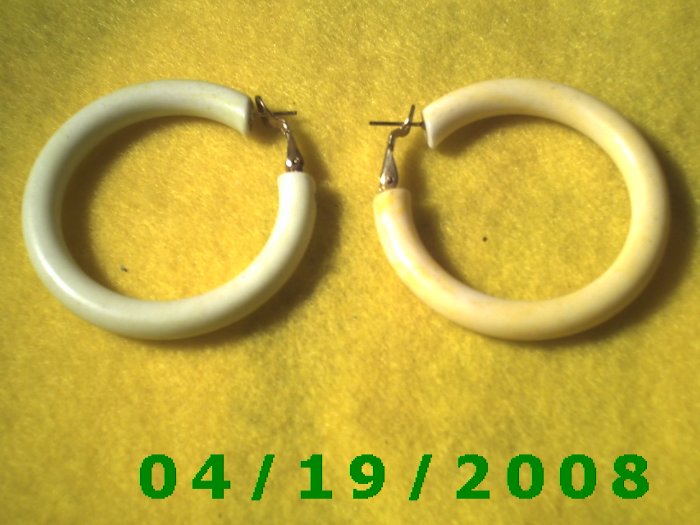 White Hoop Pierced Earrings Q3057