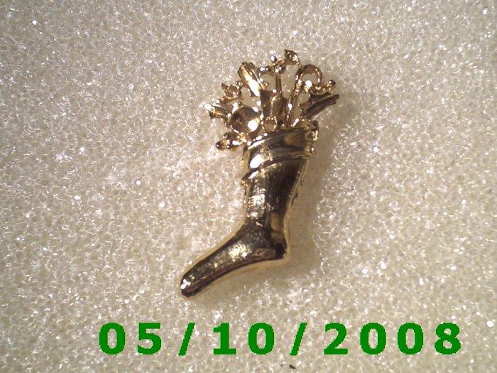 Gold Stuffed Stocking Pin (096)