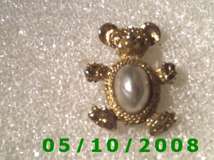 Gold Bear w/pearl Pin A068