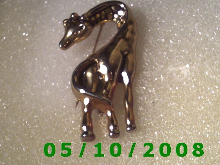 Gold Garaffe Pendant or Pin A076