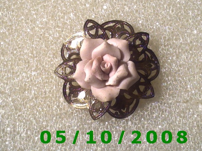 Silver Filligre w/Rose Pin A083