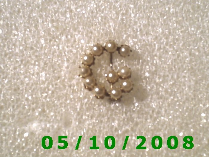 The Letter G in Pearls Pin