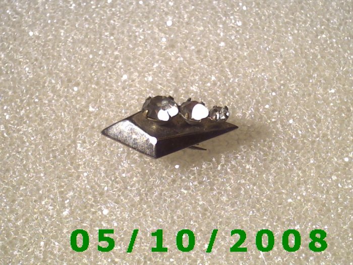 Silver Pin w/Rhinestones (014)