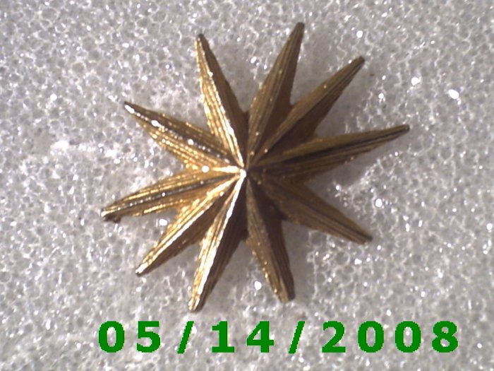 Gold Starburst Pin B033