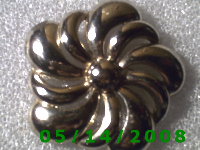 Silver Flower Pin B009