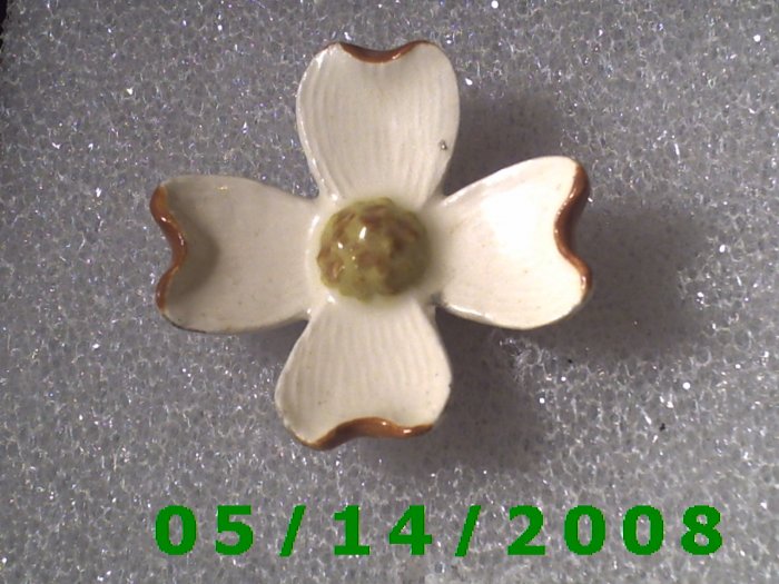 Flower Pin B001