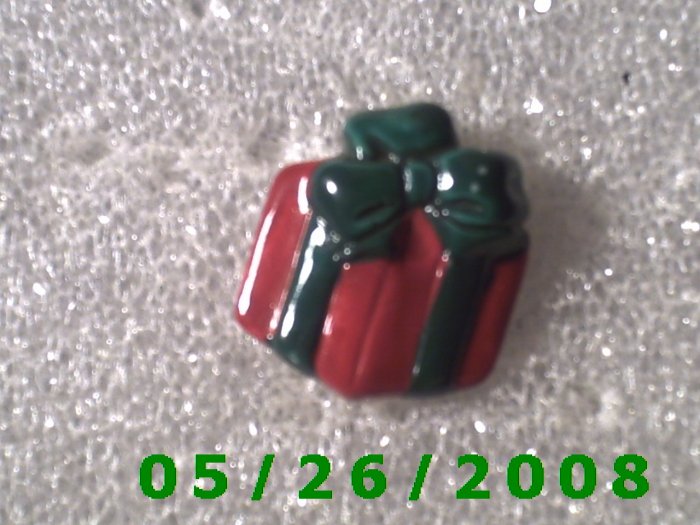 Present Pin C008