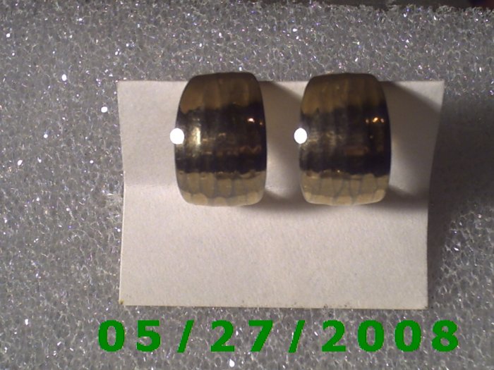 Silver w/Screw back Earrings D012