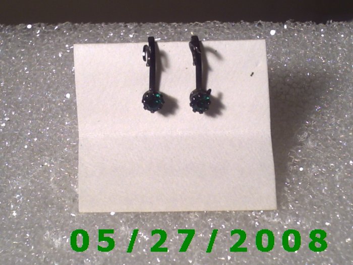 Silver w/Emerald Stone Clip On Earrings D013 1007