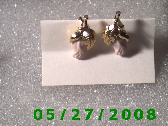 Gold w/flower Clip On Earrings D003