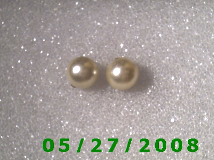 Gold n Pearl Clip On Earrings D001