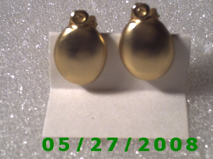 Gold Clip On Earrings D022 1003