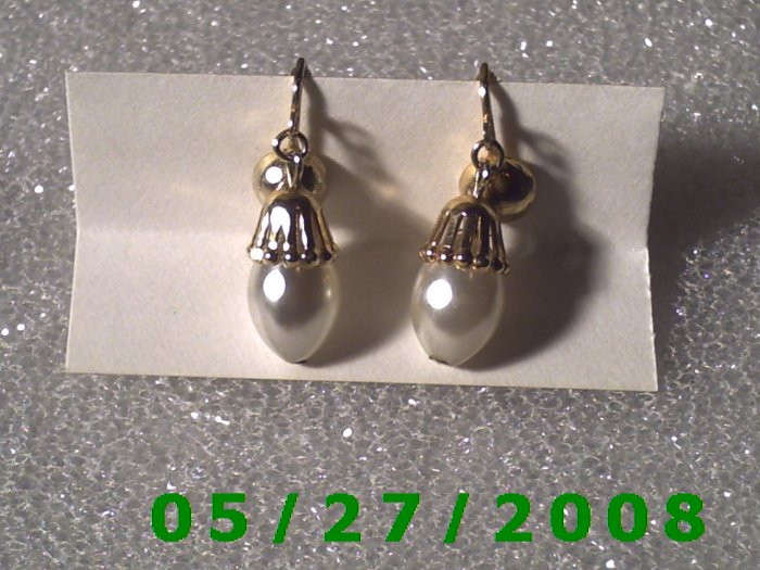 Gold n Pearls Clip On Earrings D029