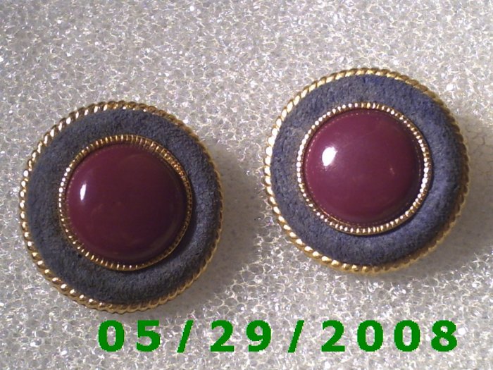 Gold Clip On Earrings D039