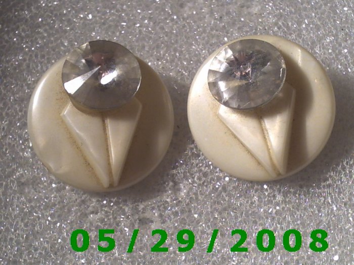White w/clear stone Clip On Earrings D048