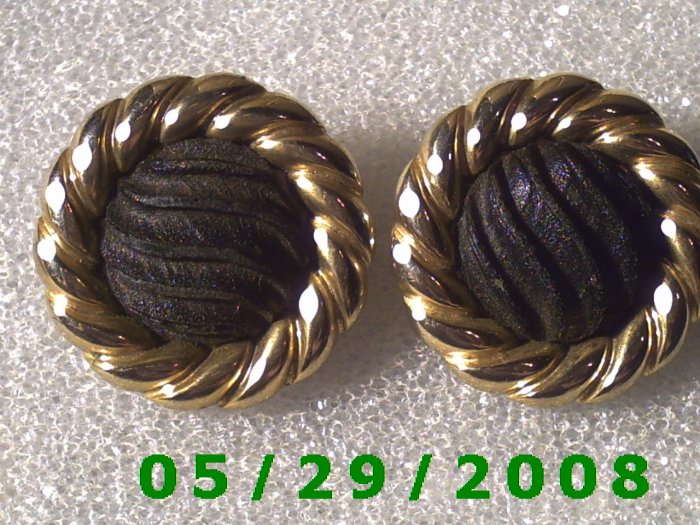 Gold n Black Clip On Earrings D068