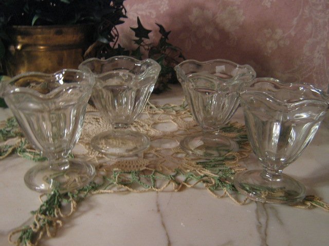 Set 4 ~ vintage Anchor Hocking Sundae Ice Cream footed Dishes