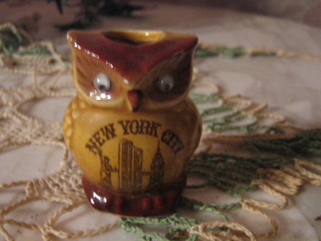 vintage .. OWL .. Souvenir tooth pick holder New York..MIJ
