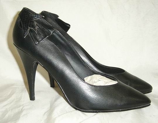 black Stilettos Super SEXY Ankle bows 4 inch Heels size 8 New Old Stock