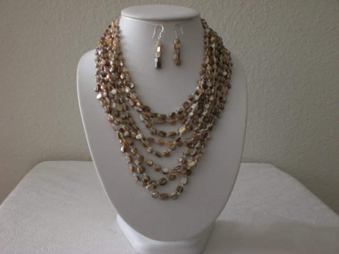 SHELL NECKLACE W/ EARRINGS