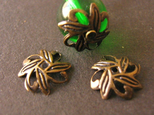 Antique Bronze 10mm Leaf Bead Caps