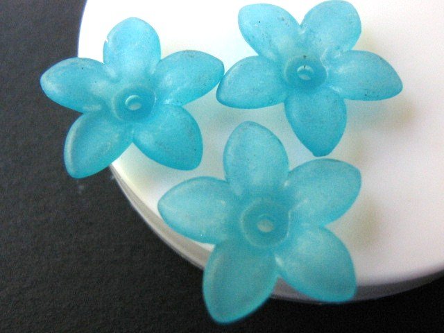 Acrylic Spike Aqua 17mm Flower Beads Blue Plastic