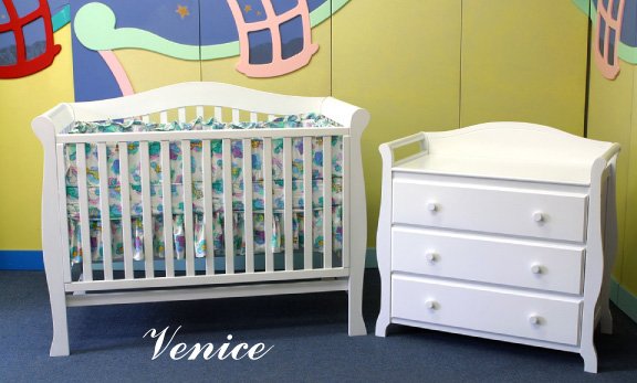 Giovanni Rizzo "Venice White" Full Size Baby Crib Set with 3 Drawer Changer MSRP $1399.99