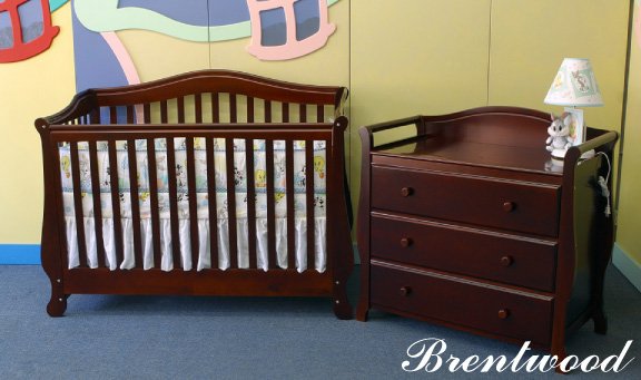 Giovanni Rizzo "Brentwood" Full Size Baby Crib MSRP 599.99